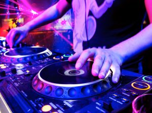 Dj mixes the track
